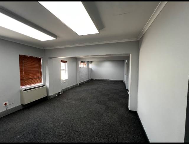 752M² WAREHOUSE TO LET IN AIRPORT INDUSTRIA